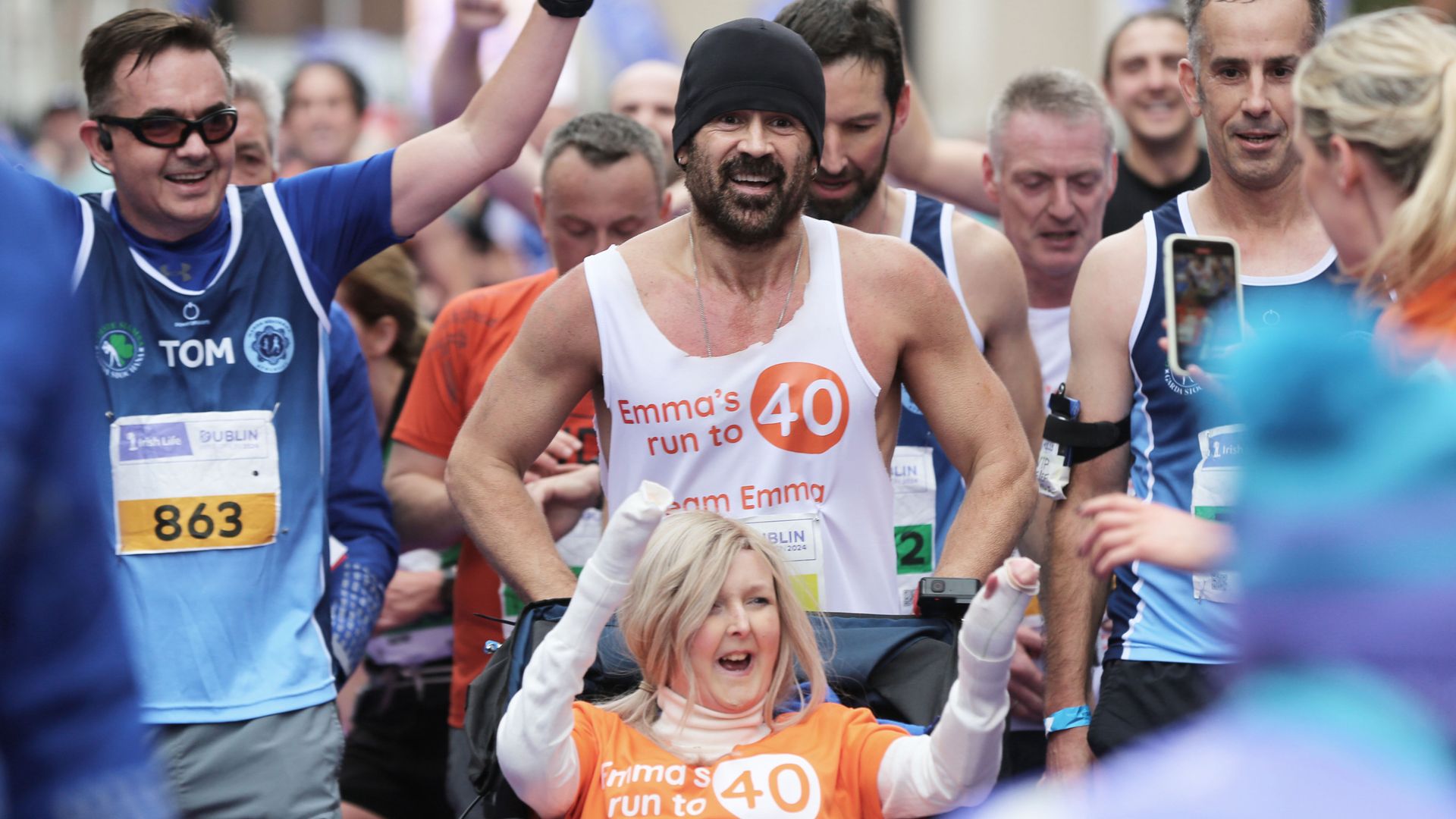 Colin Farrell finishes Dublin Marathon in support of 'courageous' friend