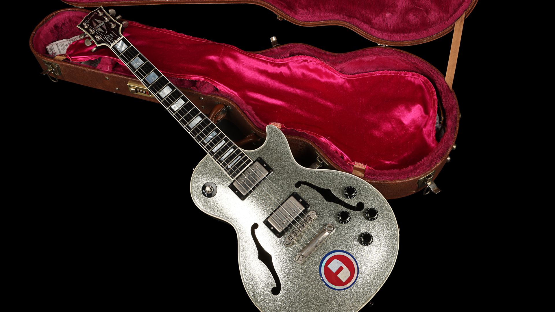 Guitar described as 'best in the world' by Oasis star for sale in auction of band's memorabilia