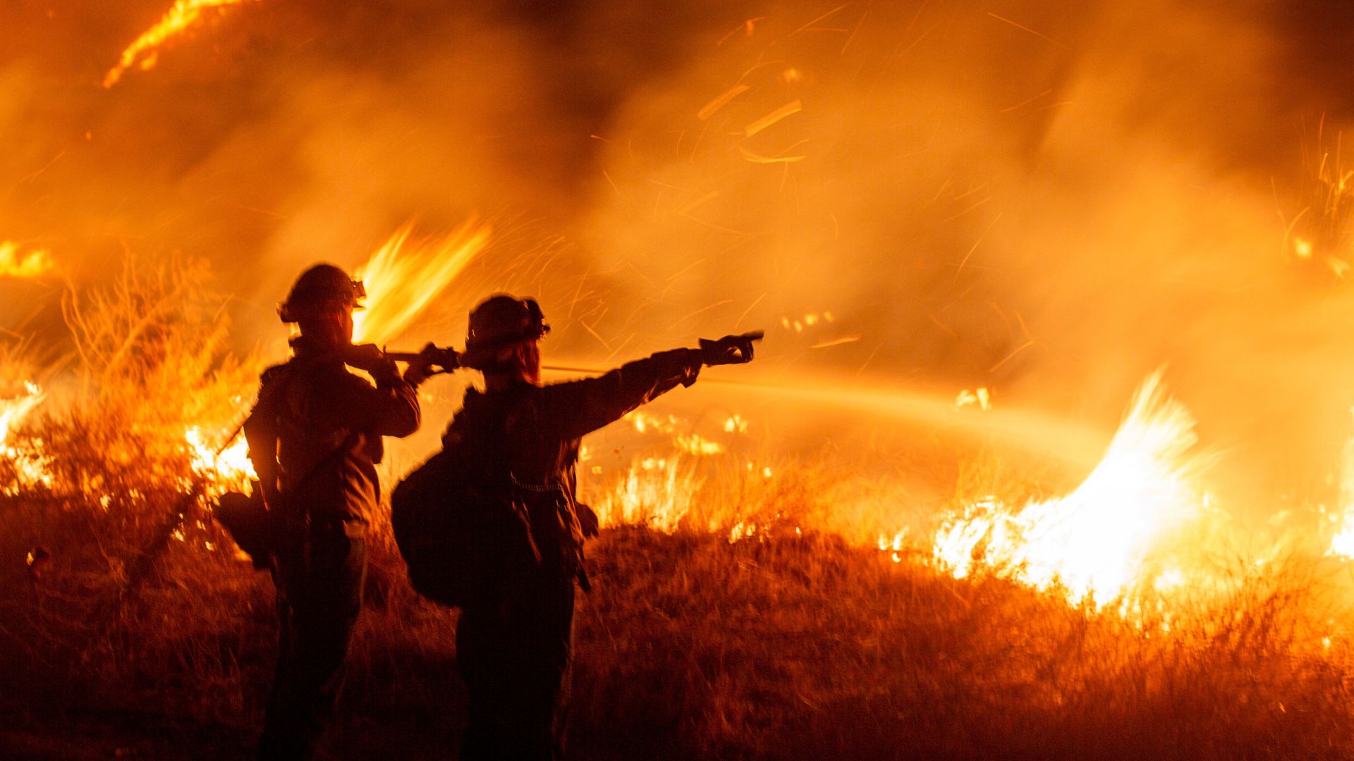 Thousands flee as new wildfire burns near Los Angeles