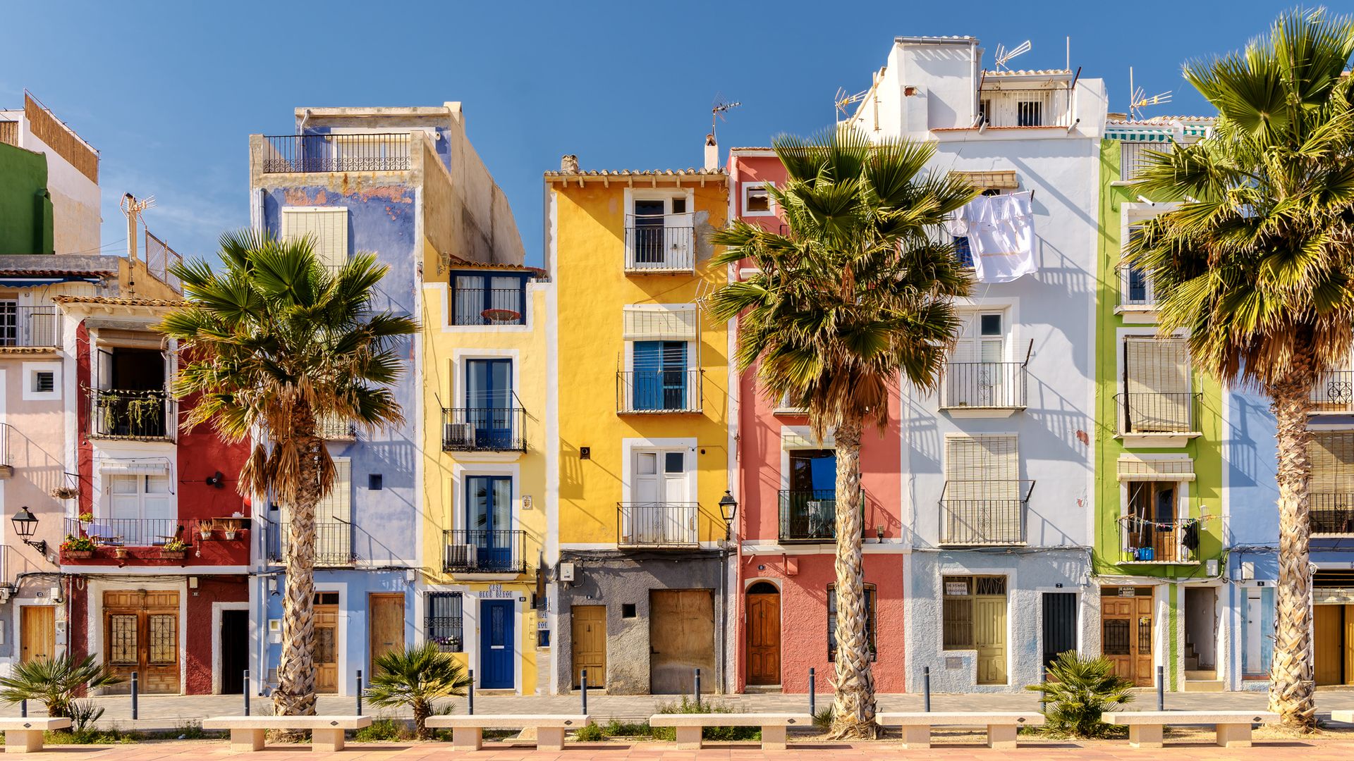 Spain plans 100% tax for Britons buying property