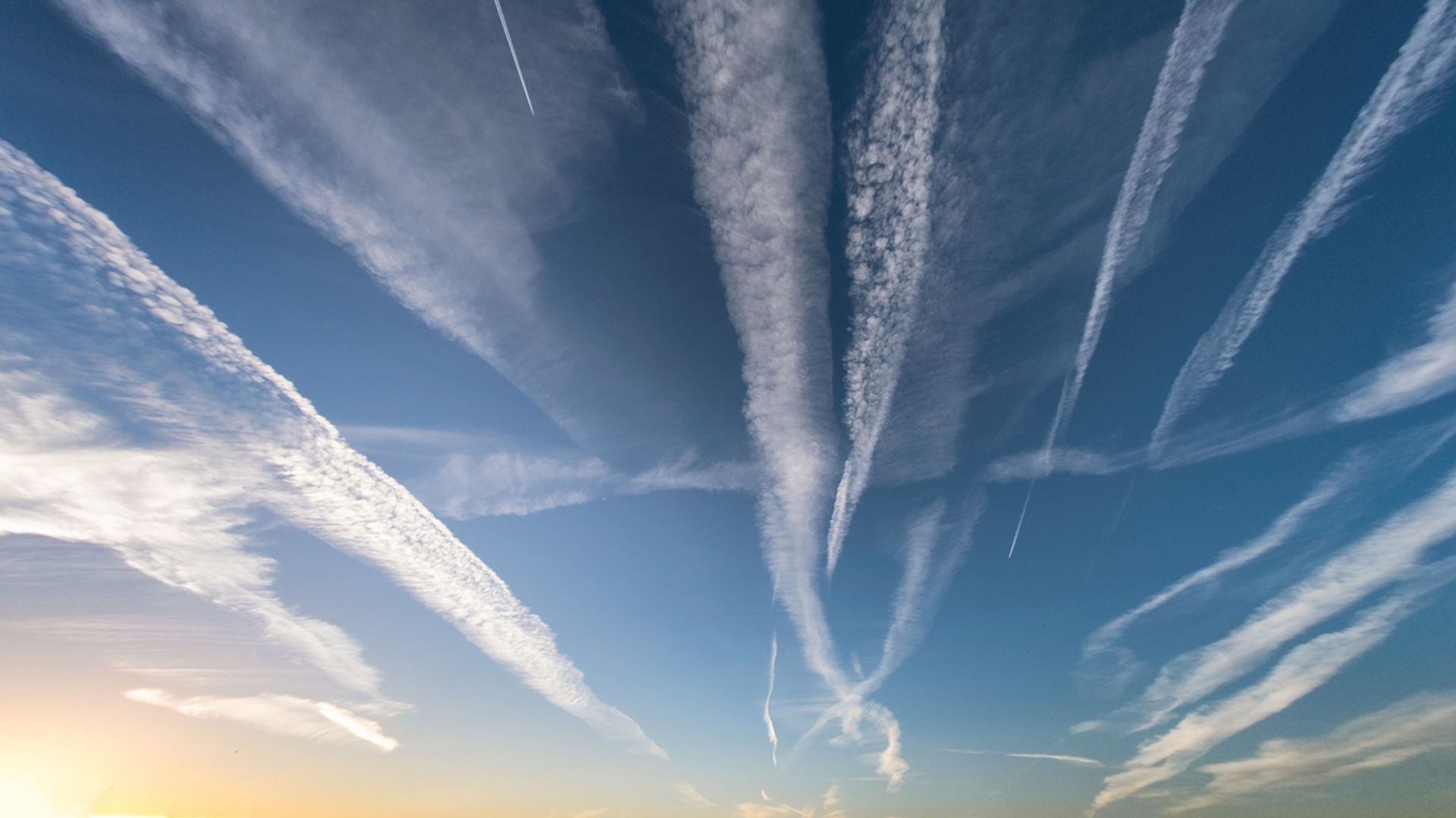 Warming from jet contrails can be cut 'for a few pounds per ticket'