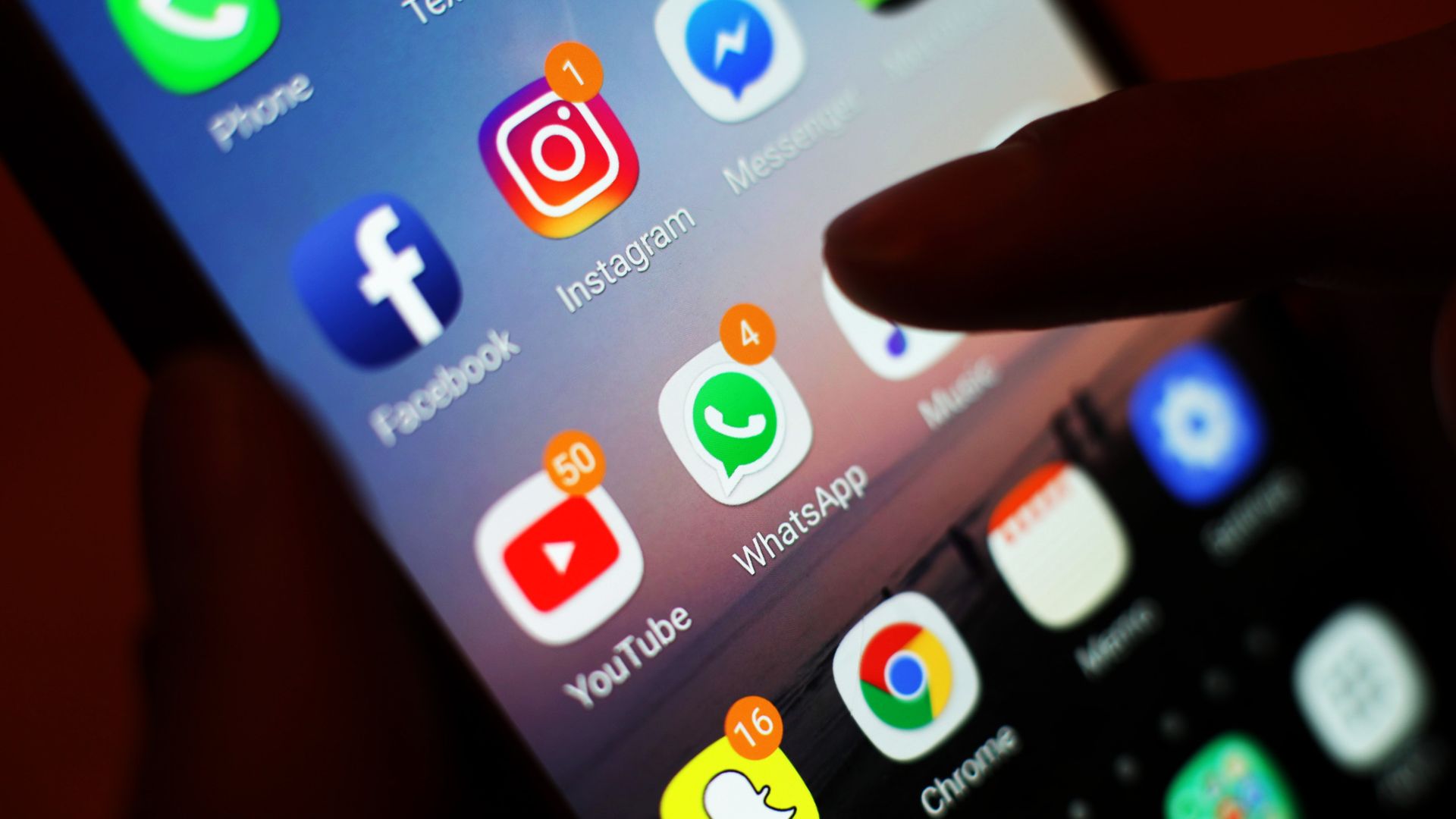 Australia to place age limit on social media use for children